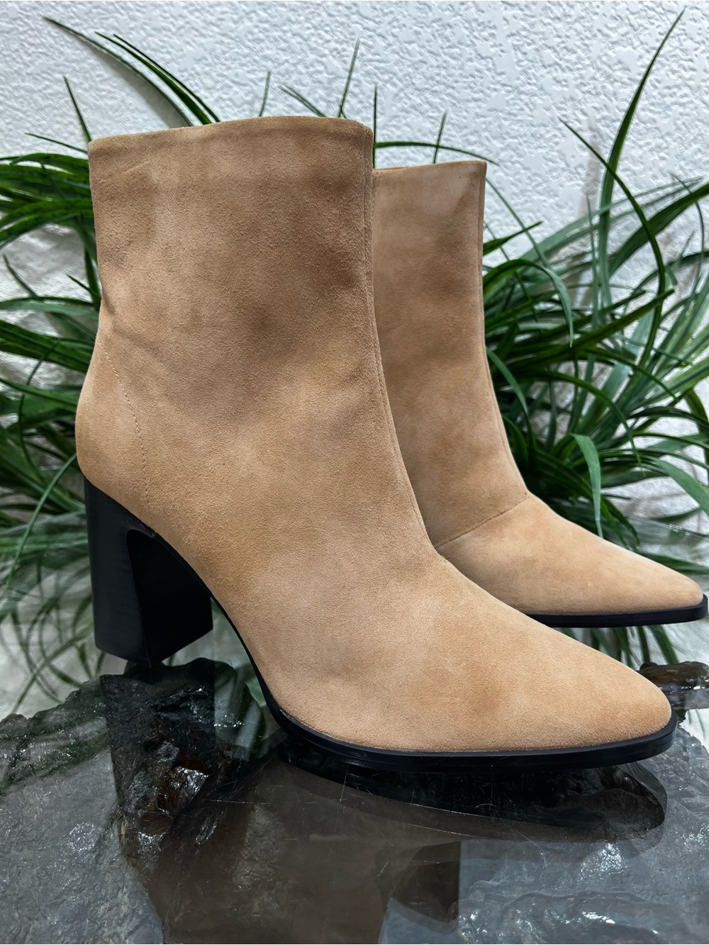 NWT Lisa Vicki Tan/Camel Suede Side Zip Ankle Booties with 3” Black Block Heel